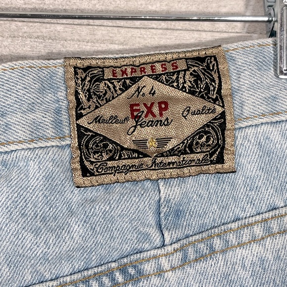 EXPRESS Vintage High Waisted Jean Shorts Light Wash-11/12 - Picture 3 of 4